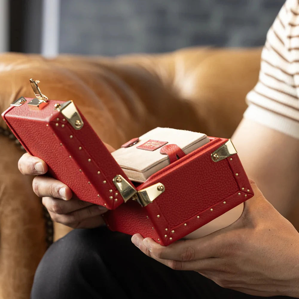 Elegant Ladies Luxury Watch Organizer Box - Custom Travel Case for Your Timepieces