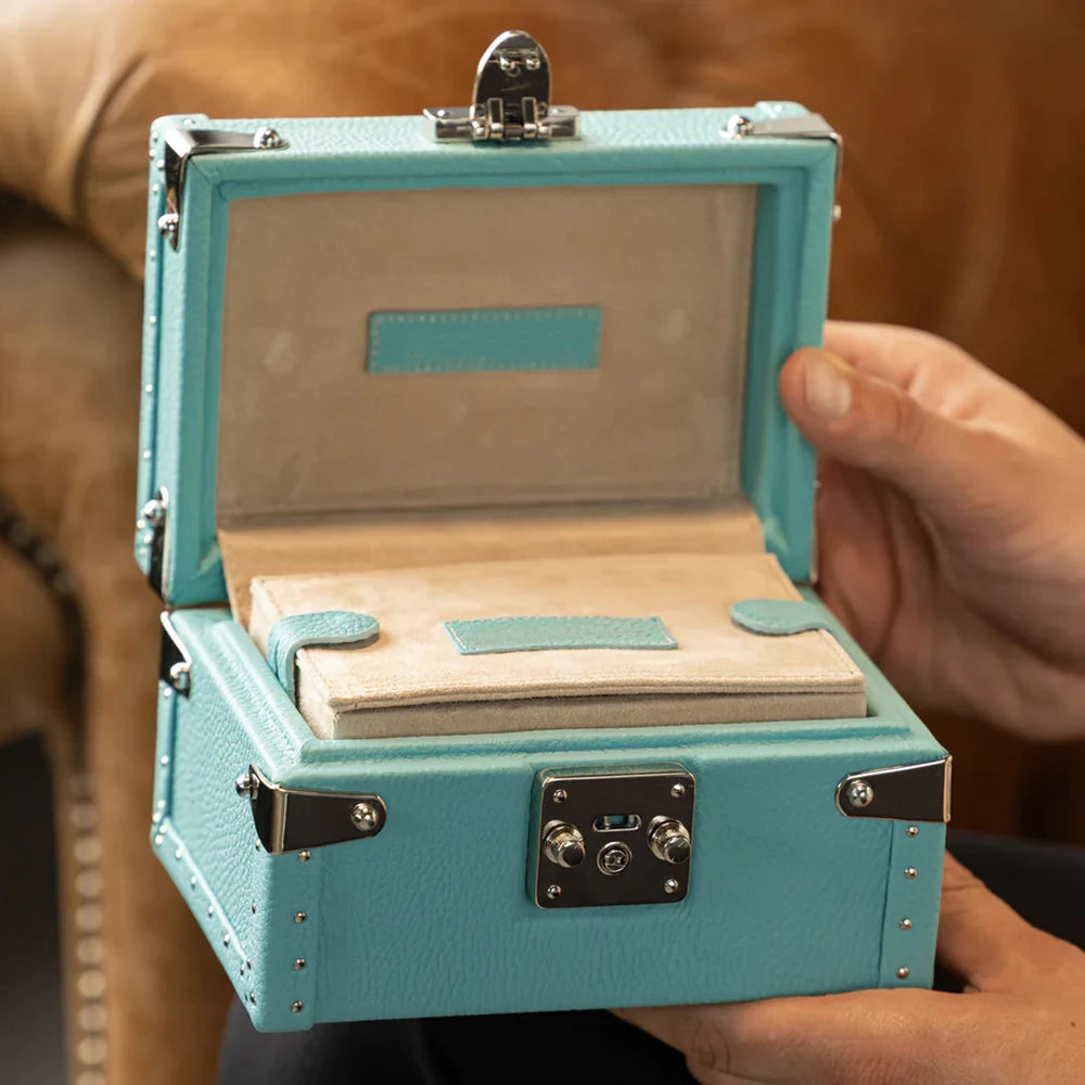 Elegant Ladies Luxury Watch Organizer Box - Custom Travel Case for Your Timepieces